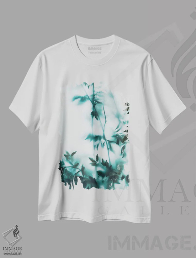 تیشرت سفید طرح دار برگ های آبی روی شیشه یخ زده، تزئینی اثر سباستین هیلگتاگ | فروشگاه ایماژ