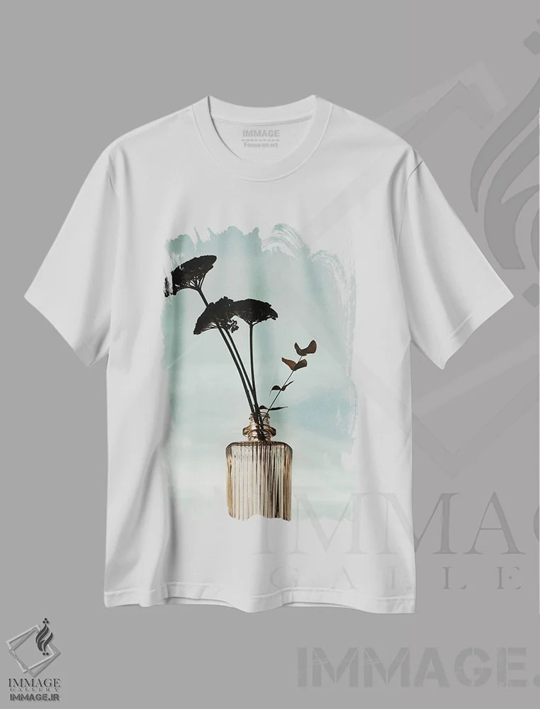 تیشرت سفید طرح دار گل ها در بطری، تزئینی اثر سباستین هیلگتاگ | فروشگاه ایماژ
