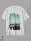 تیشرت سفید طرح دار امواج و پل، تزئینی اثر سباستین هیلگتاگ | فروشگاه ایماژ