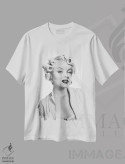 تیشرت سفید طرح دار مرلین با بیگودی های داغ، عکاسی سیاه و سفید اثر هدر گری | immage.ir