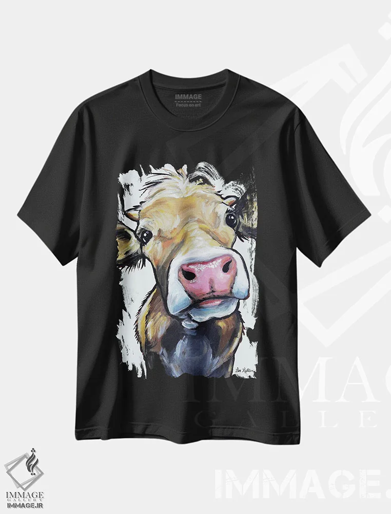 تیشرت مشکی طرح دار گاو هیزل روی زمینه خاکستری، مدیوم اثر هیپی هاوند استودیوز | فروشگاه ایماژ