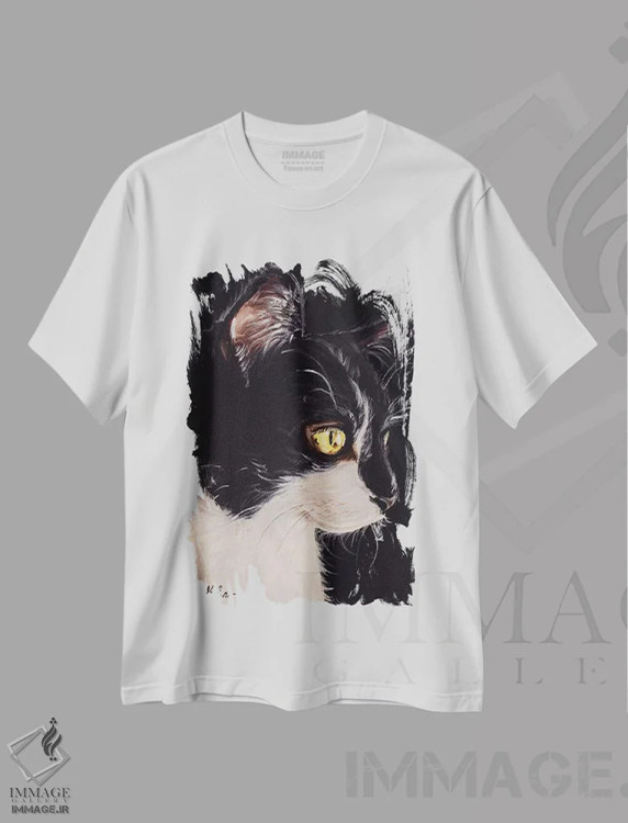 تیشرت سفید طرح دار گربه تاکسیدو، دکور معاصر اثر هیپی هاوند استودیوز | immage.ir