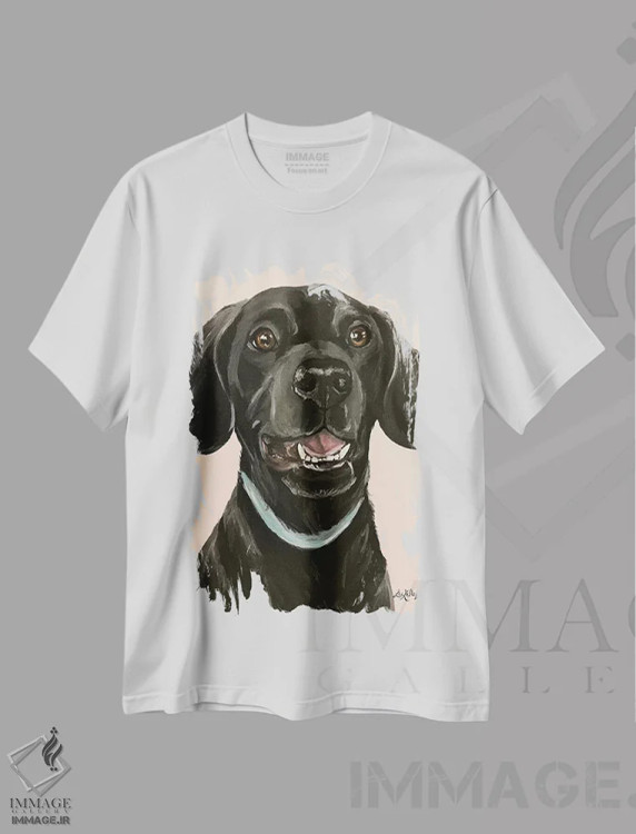 تیشرت سفید طرح دار لابرادور سیاه روی زمینه صورتی، دکور معاصر اثر هیپی هاوند استودیوز | فروشگاه ایماژ