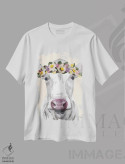 تیشرت سفید طرح دار گاو میبل با گل روی کرم، دکور معاصر اثر هیپی هاوند استودیوز | فروشگاه ایماژ
