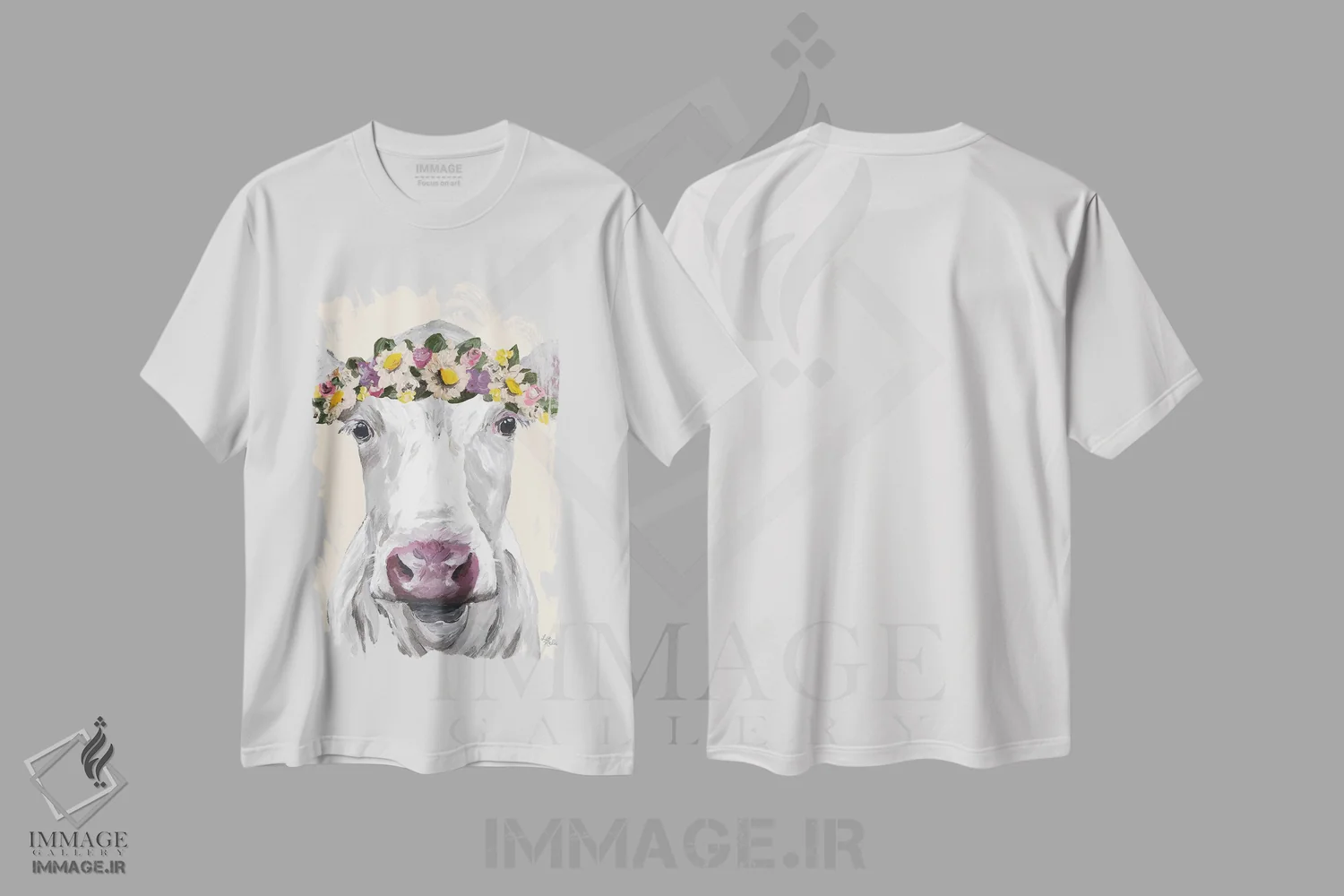 تیشرت سفید طرح دار گاو میبل با گل روی کرم، دکور معاصر اثر هیپی هاوند استودیوز | فروشگاه ایماژ