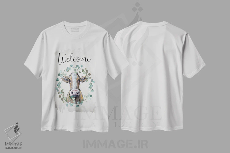 تیشرت سفید طرح دار تابلوی خوش آمد گاو، نقاشی گاو روستایی، دکور روستایی اثر هیپی هاوند استودیوز | immage.ir