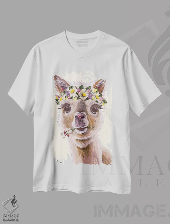 تیشرت سفید طرح دار آلپاکا با تاج گل روی زمینه هلویی، مدیوم اثر هیپی هاوند استودیوز | فروشگاه ایماژ