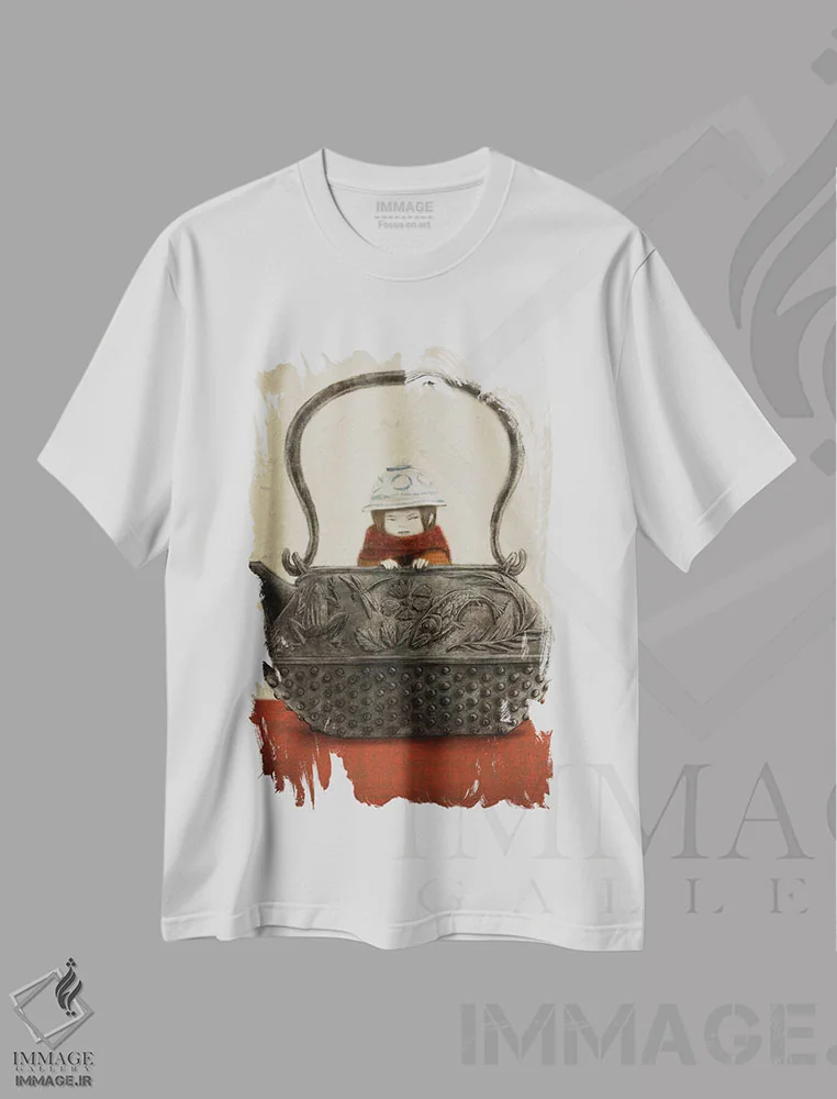 تیشرت سفید طرح دار کتری آهنی بژ، دکوراسیون جایگزین اثر هیرویوشی کوراوا | immage.ir