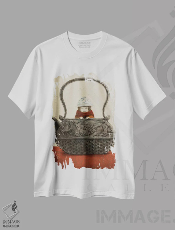 تیشرت سفید طرح دار کتری آهنی بژ، دکوراسیون جایگزین اثر هیرویوشی کوراوا | immage.ir