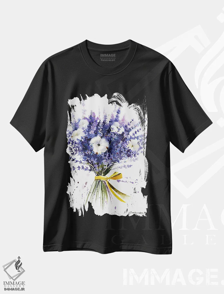 تیشرت مشکی طرح دار دسته گل اسطوخودوس، هنر فاخر معاصر اثر هوم لایک آرت | فروشگاه ایماژ