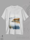 تیشرت سفید طرح دار قایق روی دریاچه، منظره پاییزی II، هنر فاخر معاصر اثر هوم لایک آرت | immage.ir