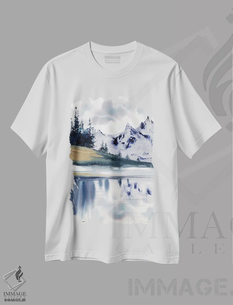 تیشرت سفید طرح دار کوه های آبی III، هنر فاخر معاصر اثر هوم لایک آرت | immage.ir