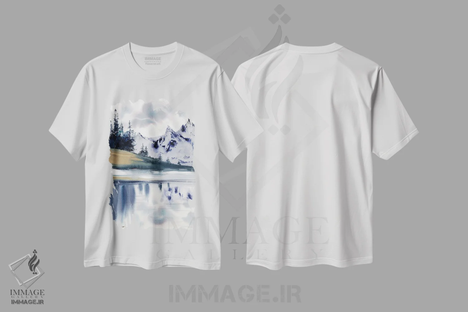 تیشرت سفید طرح دار کوه های آبی III، هنر فاخر معاصر اثر هوم لایک آرت | immage.ir