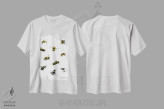 تیشرت سفید طرح دار زنبورها، هنر فاخر معاصر اثر هوم لایک آرت | immage.ir