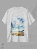 تیشرت سفید طرح دار راه رفتن در کنار ساحل، دکور ساحلی اثر هوم لایک آرت | فروشگاه ایماژ