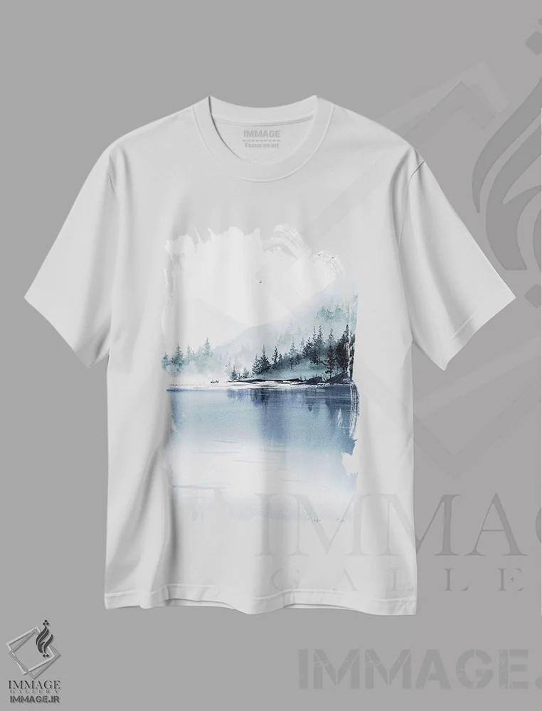 تیشرت سفید طرح دار کوه مه آلود III، هنر فاخر معاصر اثر هوم لایک آرت | immage.ir
