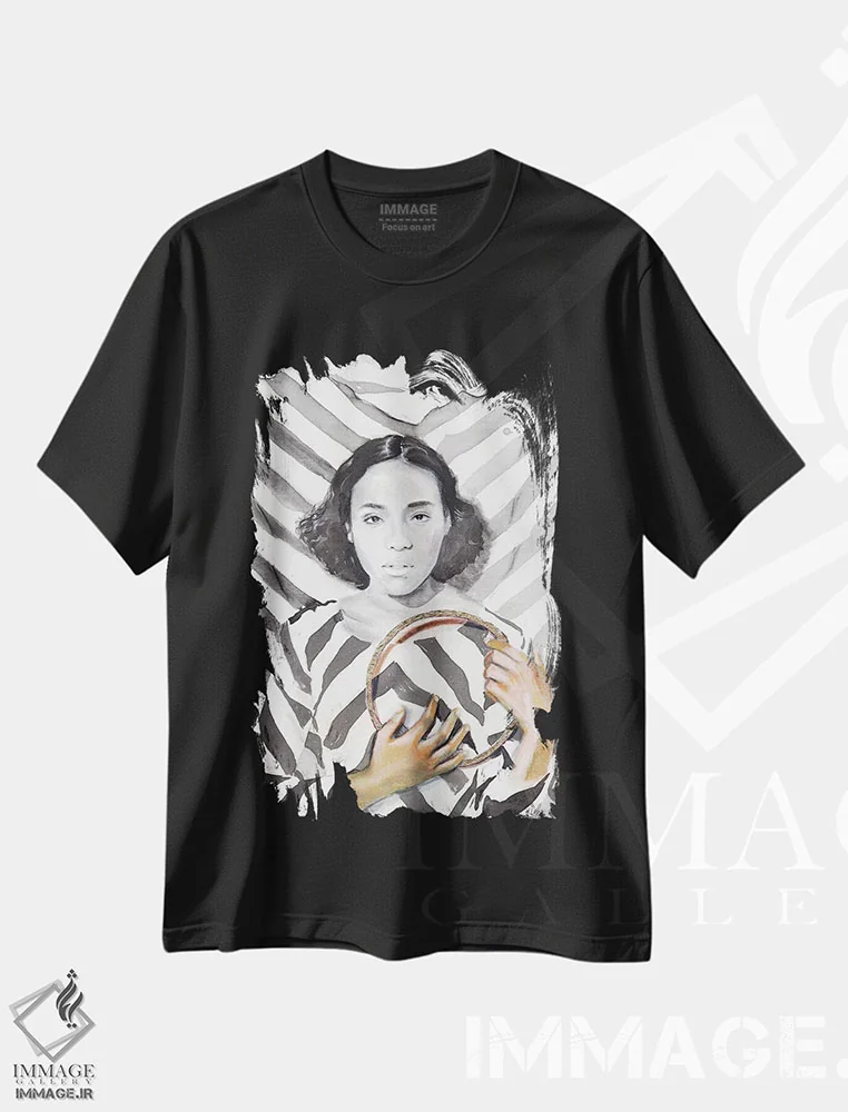 تیشرت مشکی طرح دار نزدیک به دلم، هنر فاخر معاصر اثر هارت آو لیلی | immage.ir