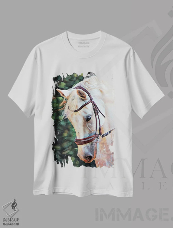 تیشرت سفید طرح دار مادیان عرب سفید، دکور روستایی اثر اشلی آلدرج | immage.ir