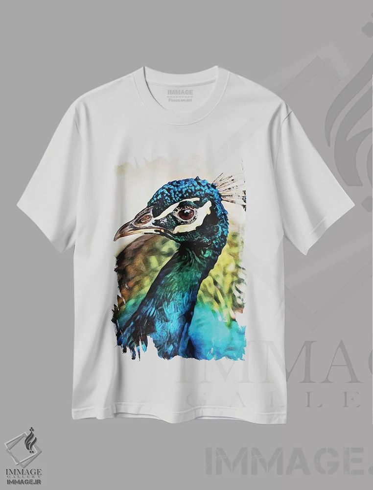 تیشرت سفید طرح دار طاووس زیبا و مغرور، دکور بوهمی اثر اشلی آلدرج | immage.ir