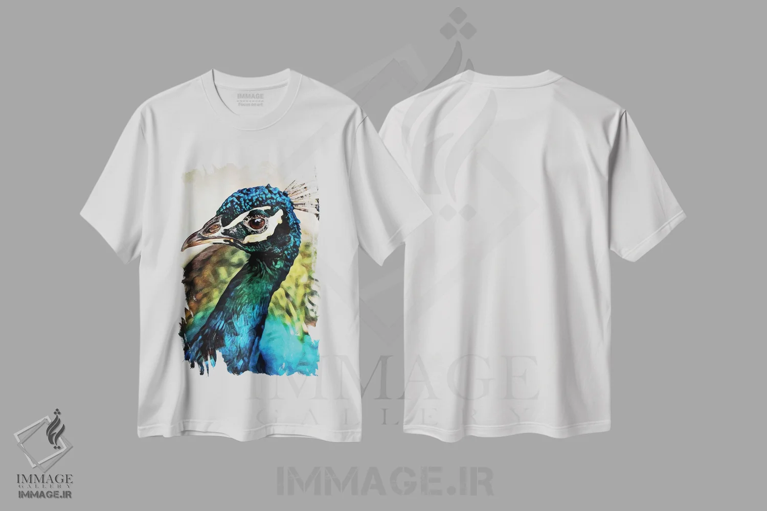تیشرت سفید طرح دار طاووس زیبا و مغرور، دکور بوهمی اثر اشلی آلدرج | immage.ir