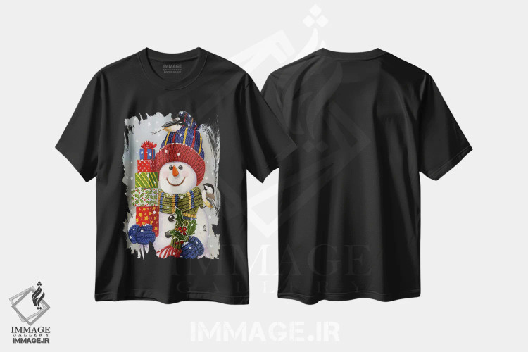 تیشرت مشکی طرح دار آدم برفی با هدیه ها، دکور تعطیلات اثر ویلیام واندر داسون | immage.ir