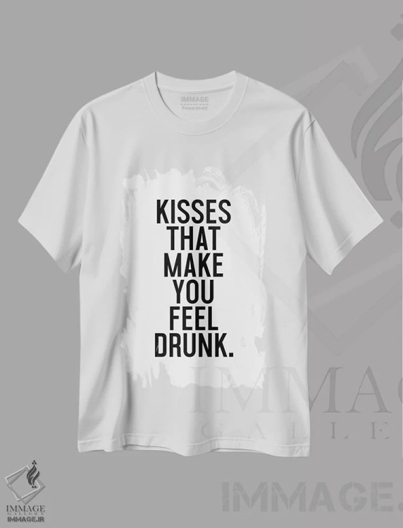 تیشرت سفید طرح دار بوسه هایی که تو را مست می کنند، هنر دیجیتال اثر هانی مون هتل | فروشگاه ایماژ