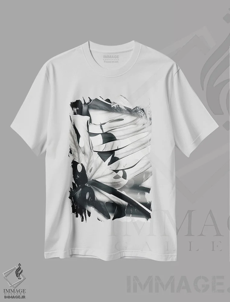 تیشرت سفید طرح دار برگ های یکنواخت، عکاسی سیاه و سفید اثر هانی مون هتل | immage.ir
