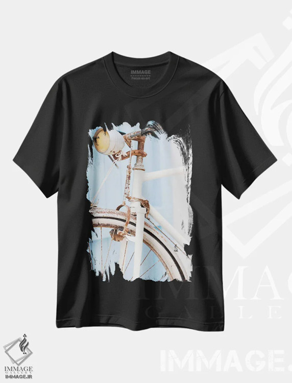 تیشرت مشکی طرح دار دوچرخه زنگ زده، مدیوم اثر هانی مون هتل | immage.ir