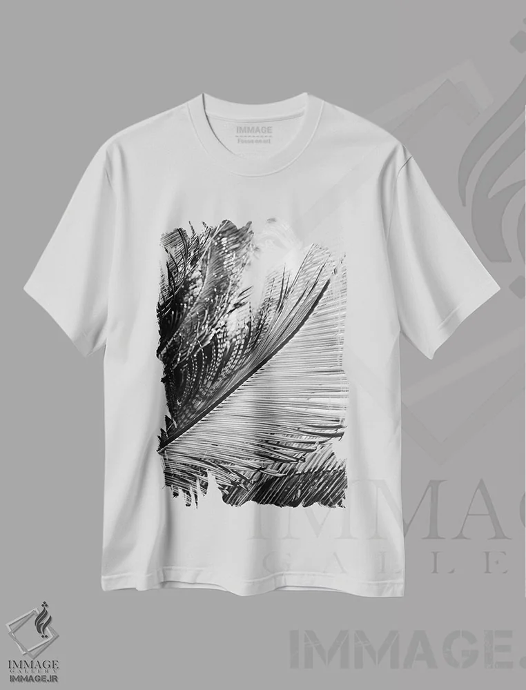 تیشرت سفید طرح دار استوایی، عکاسی سیاه و سفید اثر هانی مون هتل | immage.ir