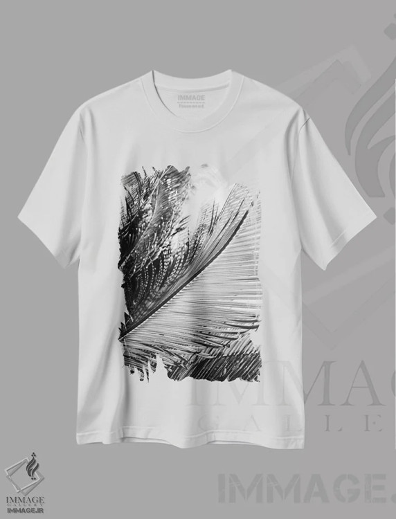 تیشرت سفید طرح دار استوایی، عکاسی سیاه و سفید اثر هانی مون هتل | immage.ir
