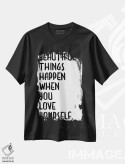 تیشرت مشکی طرح دار اتفاقات زیبا رخ می دهند، تایپوگرافی اثر هانی مون هتل | فروشگاه ایماژ