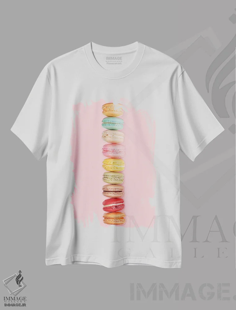 تیشرت سفید طرح دار لذت ماکارون، هنر فاخر معاصر اثر هانی مون هتل | immage.ir
