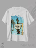 تیشرت سفید طرح دار مواد مخدر، تزئینی اثر هانی مون هتل | immage.ir