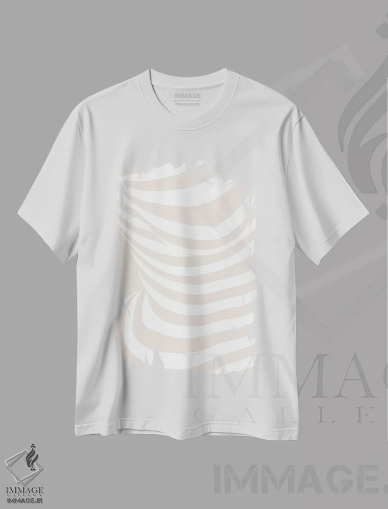 تیشرت سفید طرح دار منحنی اثر هانی مون هتل | immage.ir