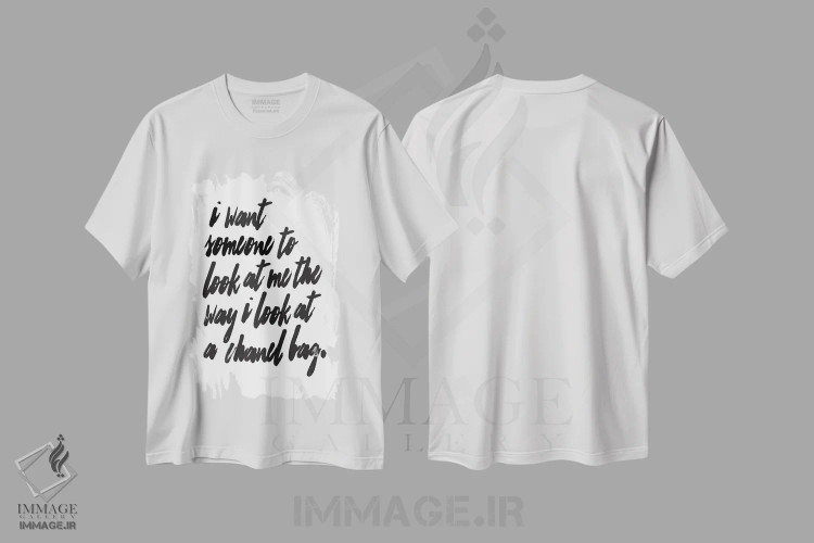 تیشرت سفید طرح دار کیف شنل، تایپوگرافی اثر هانی مون هتل | immage.ir