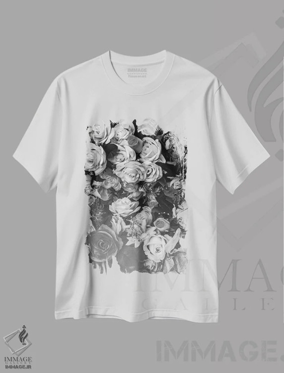 تیشرت سفید طرح دار گل ها در نیمه شب، عکاسی سیاه و سفید اثر هانی مون هتل | فروشگاه ایماژ