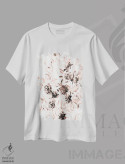 تیشرت سفید طرح دار گل ها بعد از تاریکی، تزئینی اثر هانی مون هتل | immage.ir