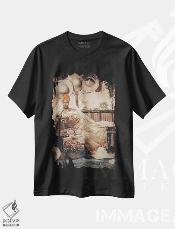 تیشرت مشکی طرح دار ملکه آمنه ۲، هنر آمریکایی آفریقایی تبار اثر هری ادونزه | immage.ir