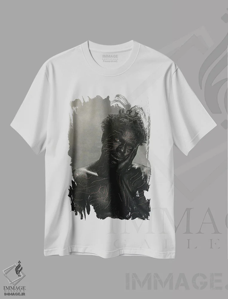 تیشرت سفید طرح دار داستان بدن، دکور آفریقایی اثر هری ادونزه | immage.ir