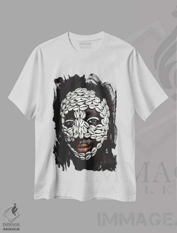 تیشرت سفید طرح دار چهره اجدادی، هنر آمریکایی آفریقایی تبار اثر هری ادونزه | فروشگاه ایماژ