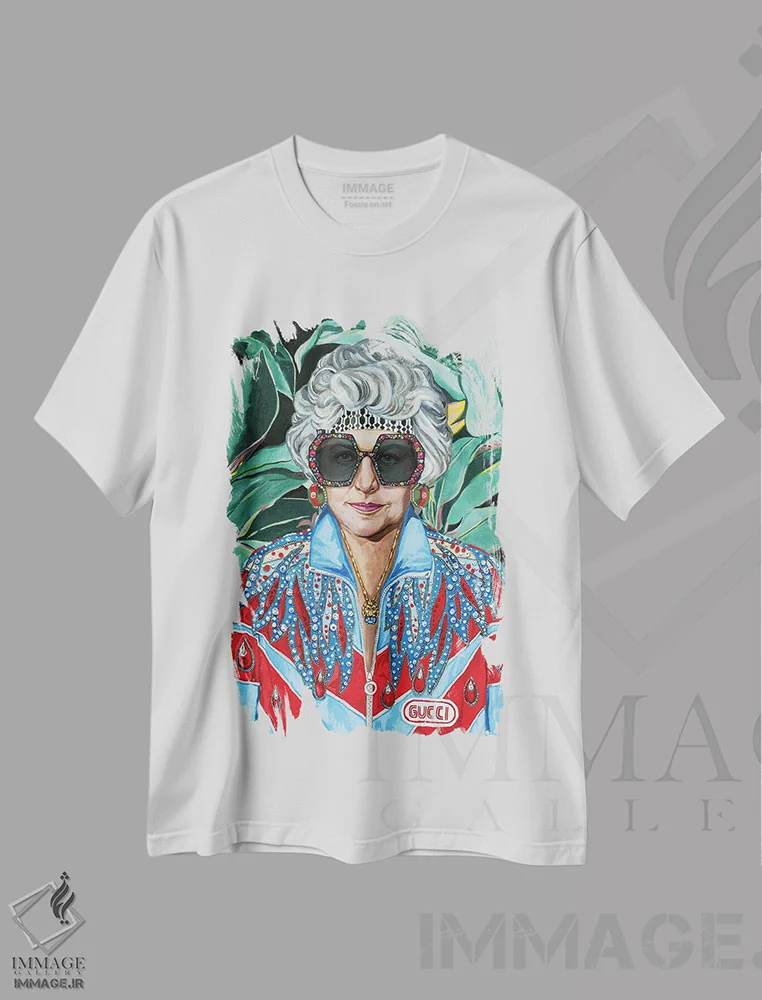 تیشرت سفید طرح دار دوروتی با عینک آفتابی، تزئینی اثر هدر پری | immage.ir