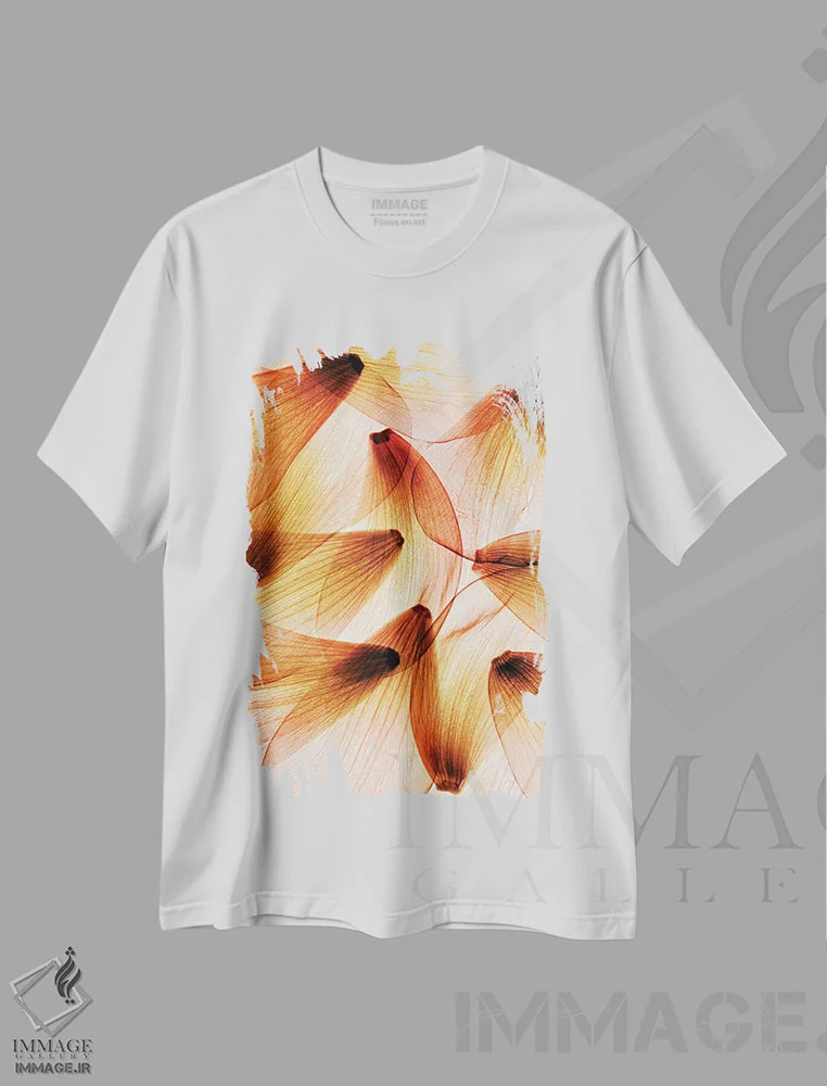 تیشرت سفید طرح دار گلبرگ های لاله، عکاسی هنری فاخر اثر هونگ فام | immage.ir