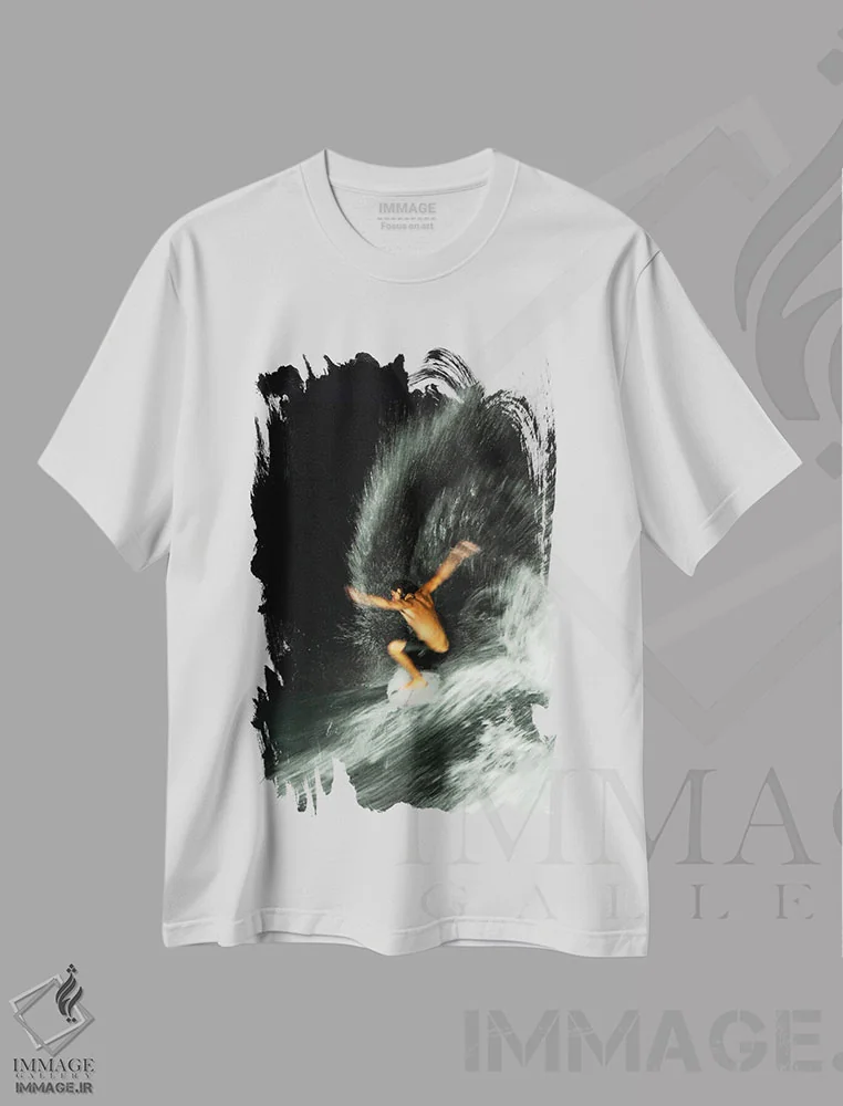 تیشرت سفید طرح دار موج سواری شبانه، تصاویر اکشن اثر هانا پریویت | immage.ir