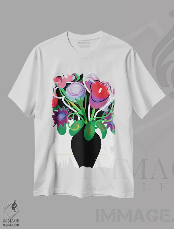 تیشرت سفید طرح دار گلدان با گل ها، دکور معاصر اثر چارلز هارکر | فروشگاه ایماژ
