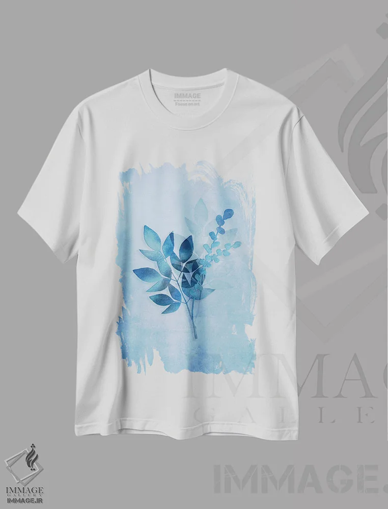 تیشرت سفید طرح دار شب استوایی در آبی یکم، دکور ساحلی اثر آندریا هازه | immage.ir