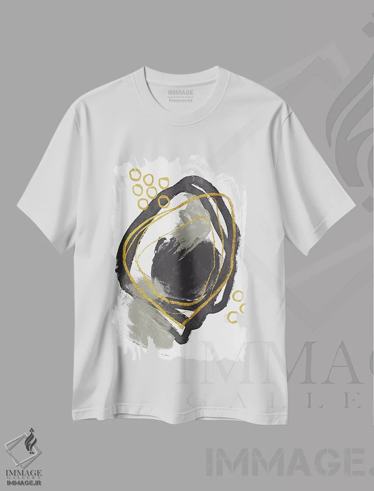 تیشرت سفید طرح دار طلایی با رنگ های خنثی اثر آندریا هازه | immage.ir