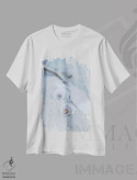 تیشرت سفید طرح دار ساحل با پر و صدف، مدیوم اثر آندریا هازه | فروشگاه ایماژ