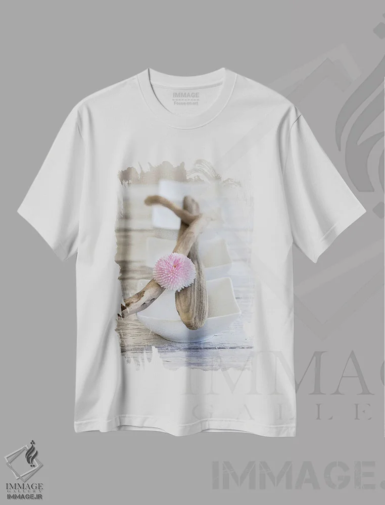 تیشرت سفید طرح دار گل روی چوب شناور به سبک ذن، مدیوم اثر آندریا هازه | immage.ir