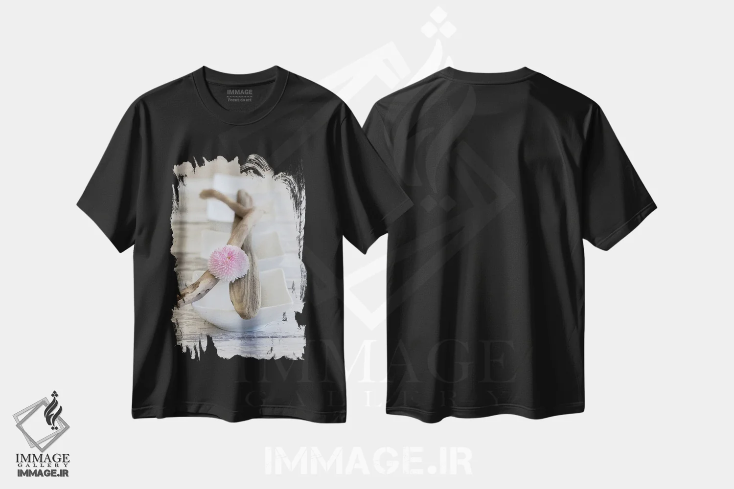 تیشرت مشکی طرح دار گل روی چوب شناور به سبک ذن، مدیوم اثر آندریا هازه | فروشگاه ایماژ