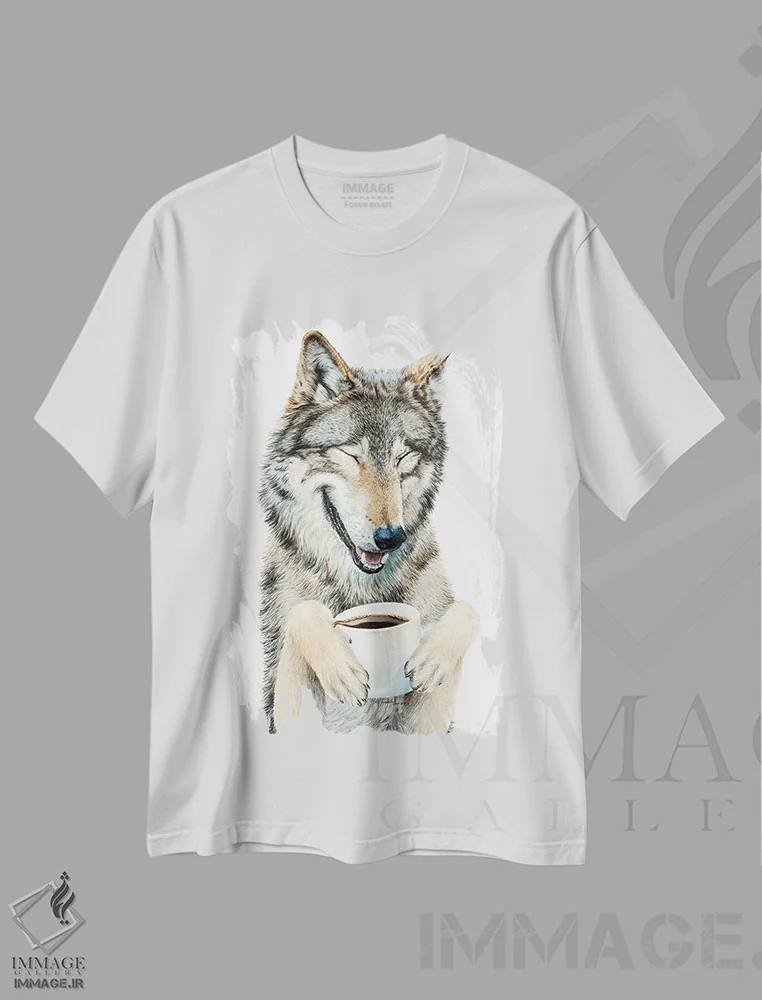 تیشرت سفید طرح دار قهوه در نور ماه، دکور کلبه و لژ اثر هالی سیمنتال | فروشگاه ایماژ